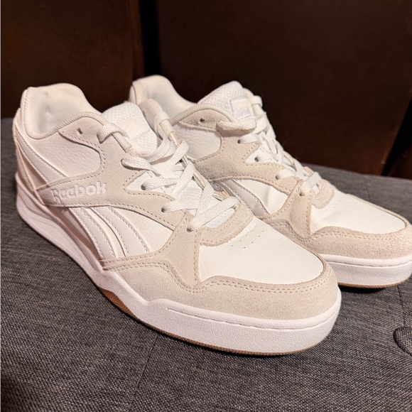 Sale🔥 Reebok White and Beige Low-Top Sneakers - Picture 6 of 10